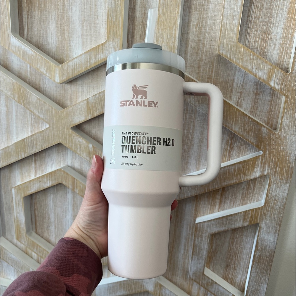 NEW - Stanley Quencher Tumbler Rose Quartz 40oz